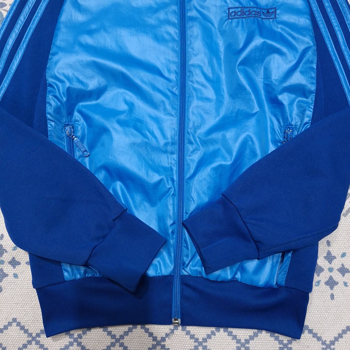 아디다스 00s 블루 톤톤 삼선 스펠아웃 로고 유광 트랙탑 집업 져지 상품이미지5