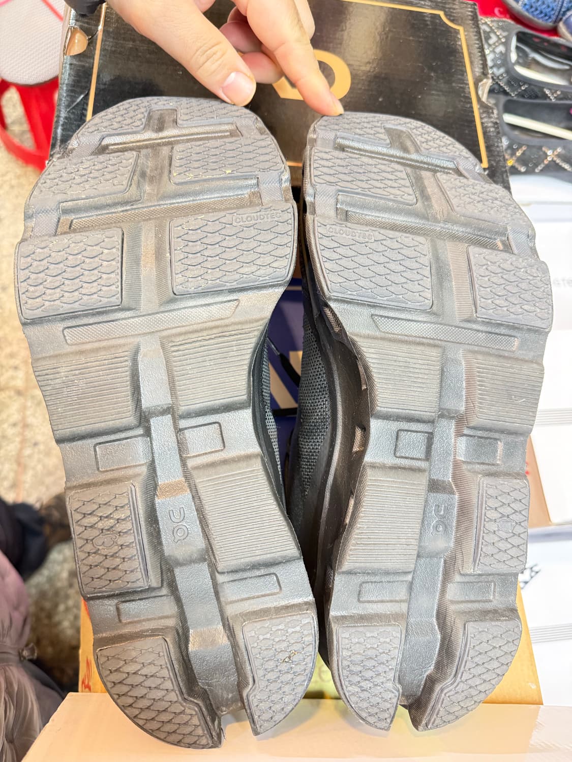 (300) 온 러닝 X 포스트 아카이브 팩션 (파프) 클라우드몬스터 블랙 상품이미지5