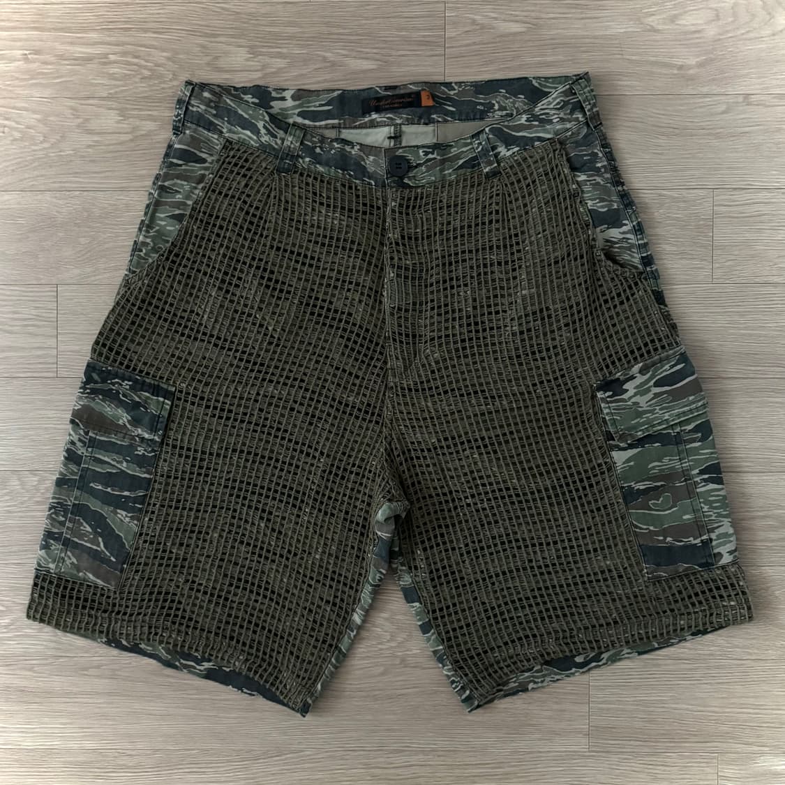 언더커버 06ss 배기컷 그물 카모 카고 쇼츠 / 3 상품이미지2