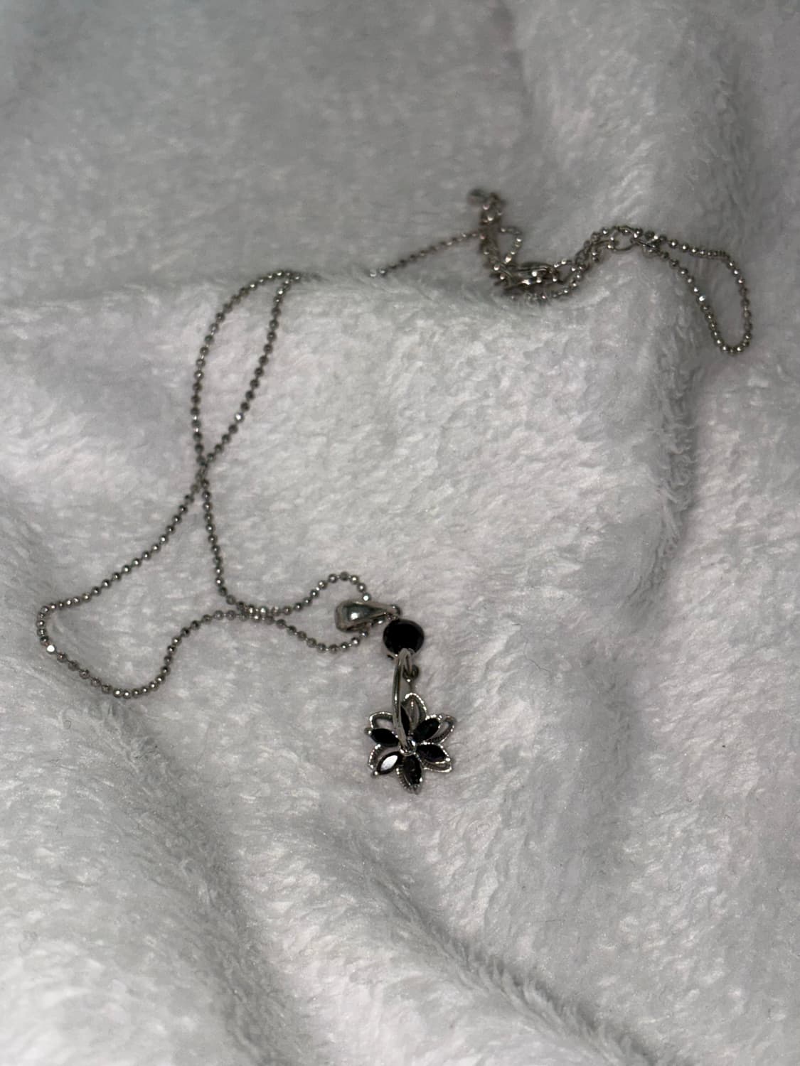 블랙 꽃 팬던트 숏 기장 목걸이 상품이미지2
