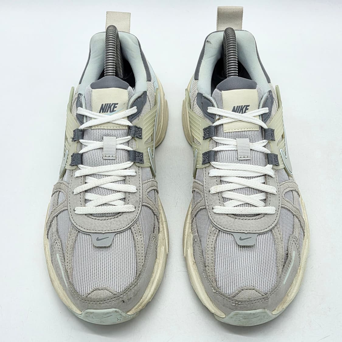 나이키 V2K 런 라이트 본 메탈릭 플래티넘 (265) 상품이미지4