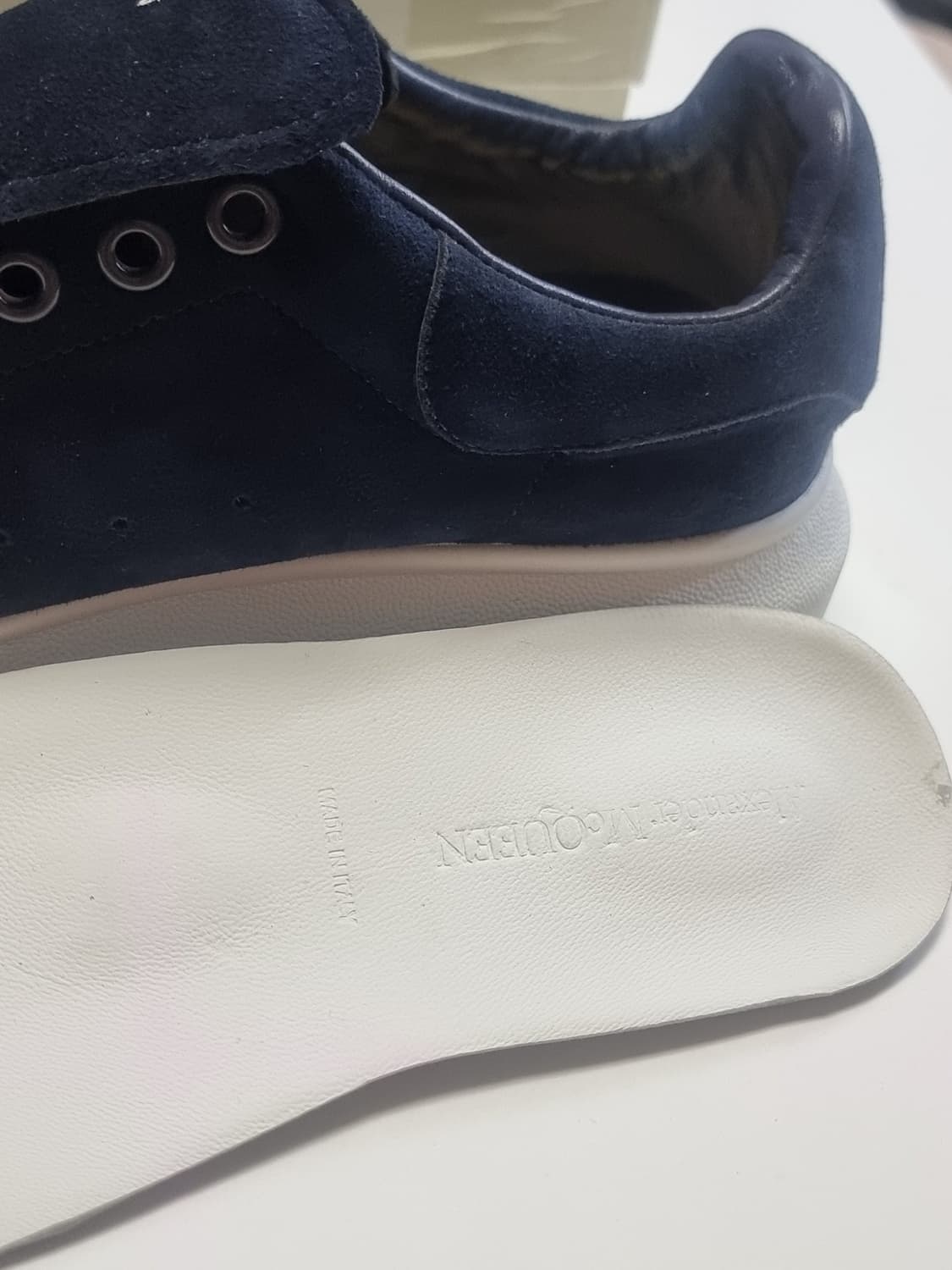 알렉산더 맥퀸 오버솔 스니커즈 네이비 스웨이드 상품이미지8