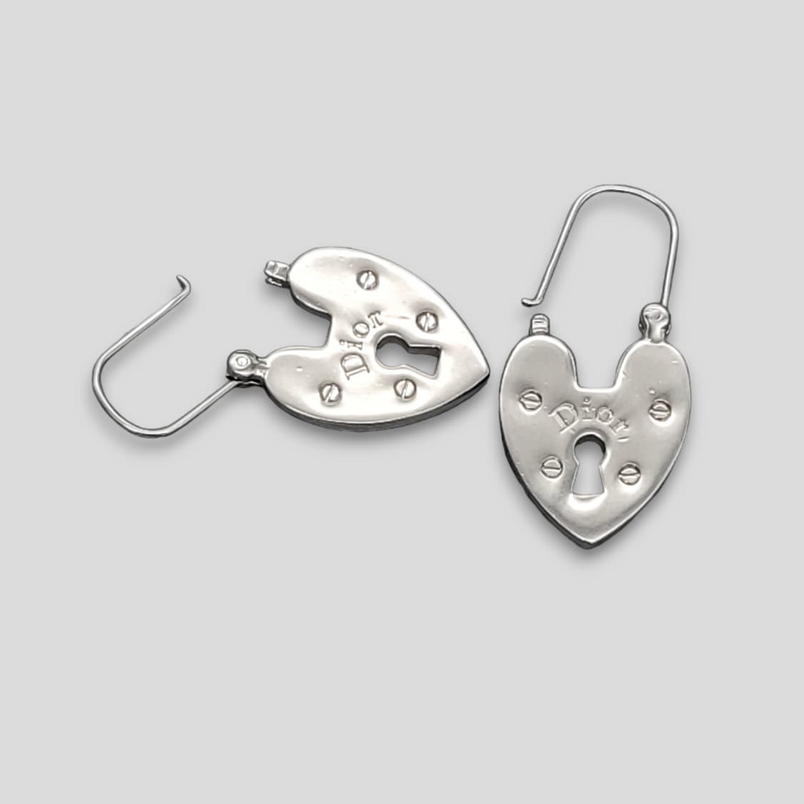 디올 로고 하트 패드락 귀걸이 상품이미지2