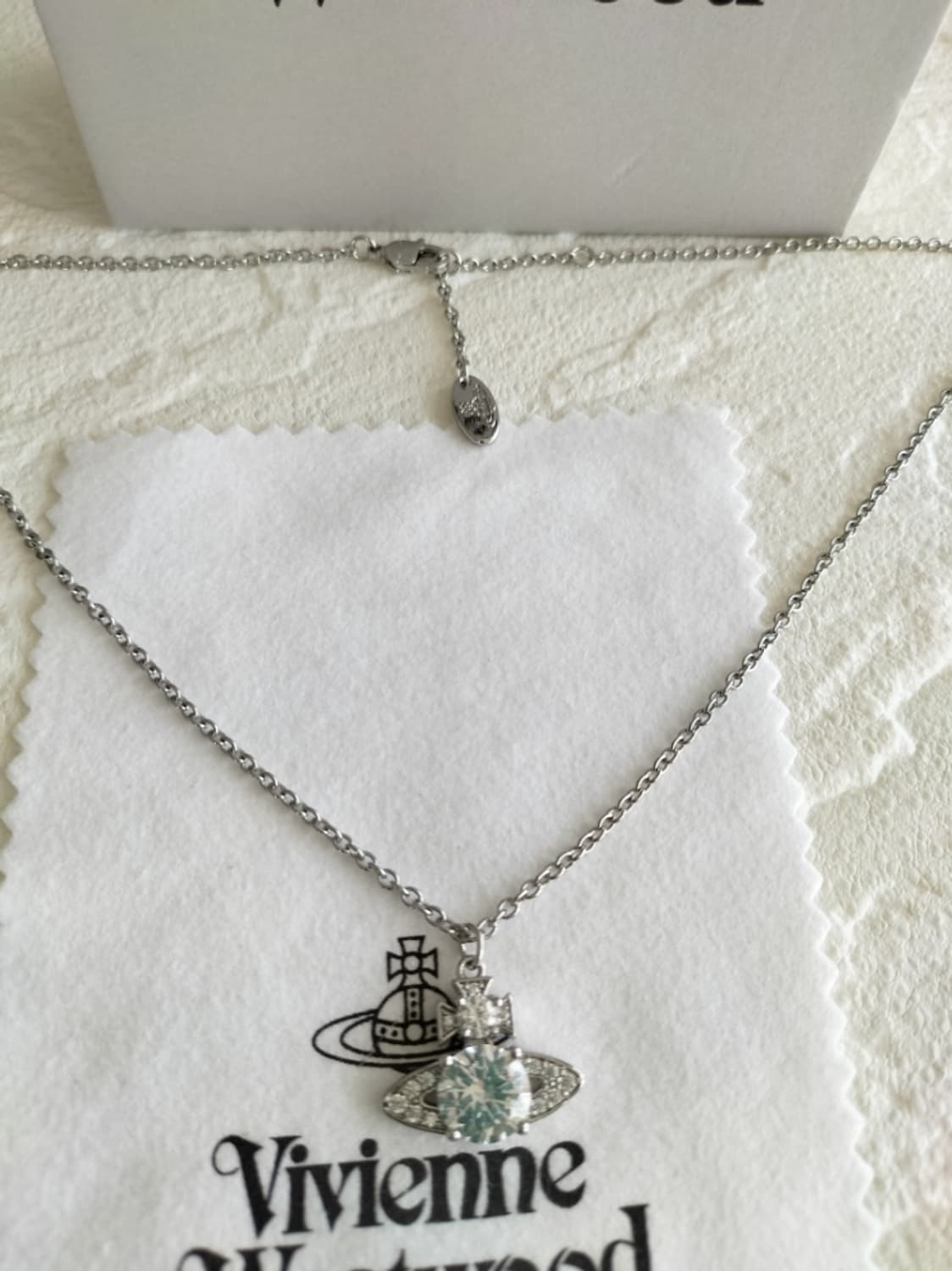 비비안웨스트우드 아카이브 화이트 크리스탈 큐빅 팬던트 목걸이 상품이미지2