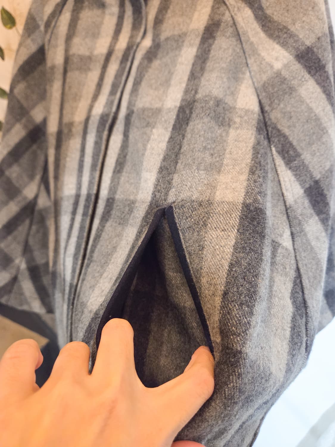 그레이 체크 케이프 울 코트 상품이미지6