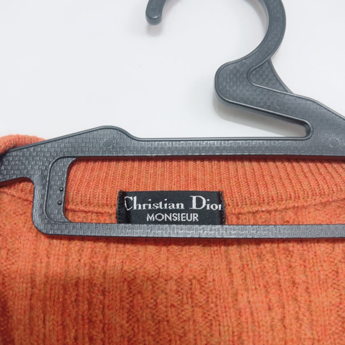 디올 올드스쿨 오렌지 브이넥 봄 공용 니트 상품이미지4