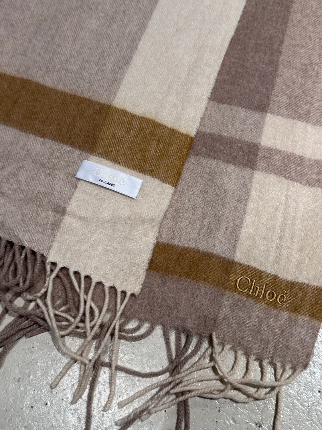 끌로에 체크 베이지 캐시미어 머플러 상품이미지2