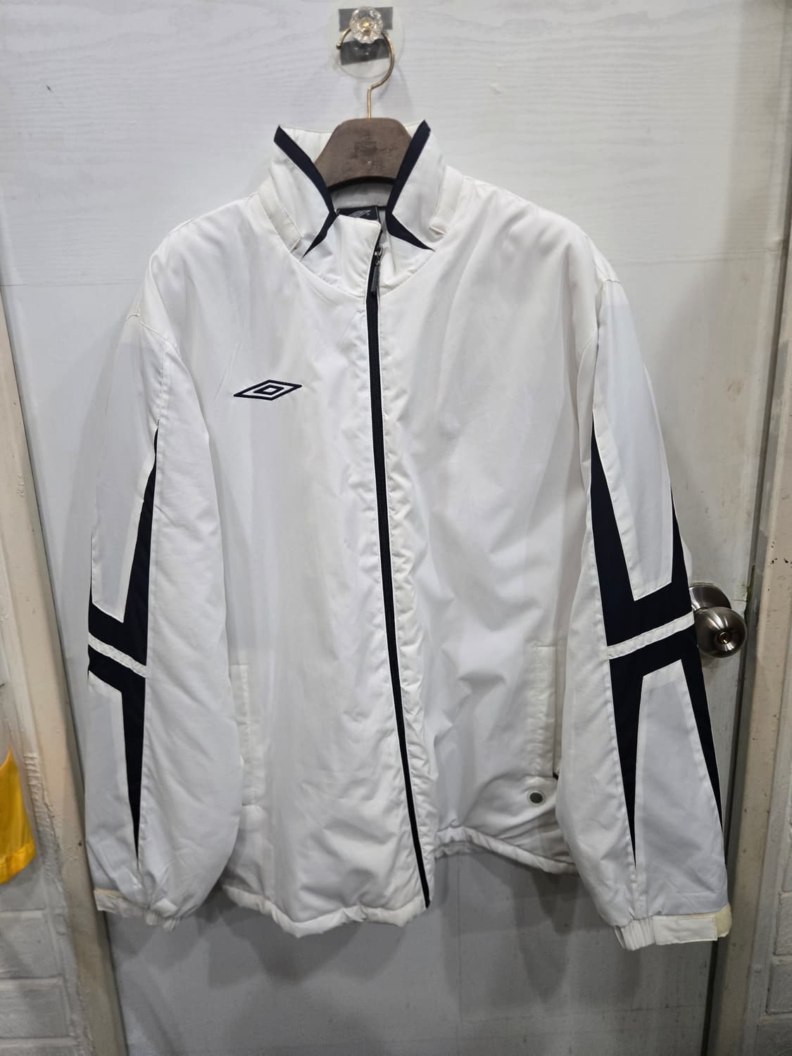 105,XL )) UMBRO 엄브로 두꺼운 점퍼! 뜨듯! 화이트 & 블랙 상품이미지1