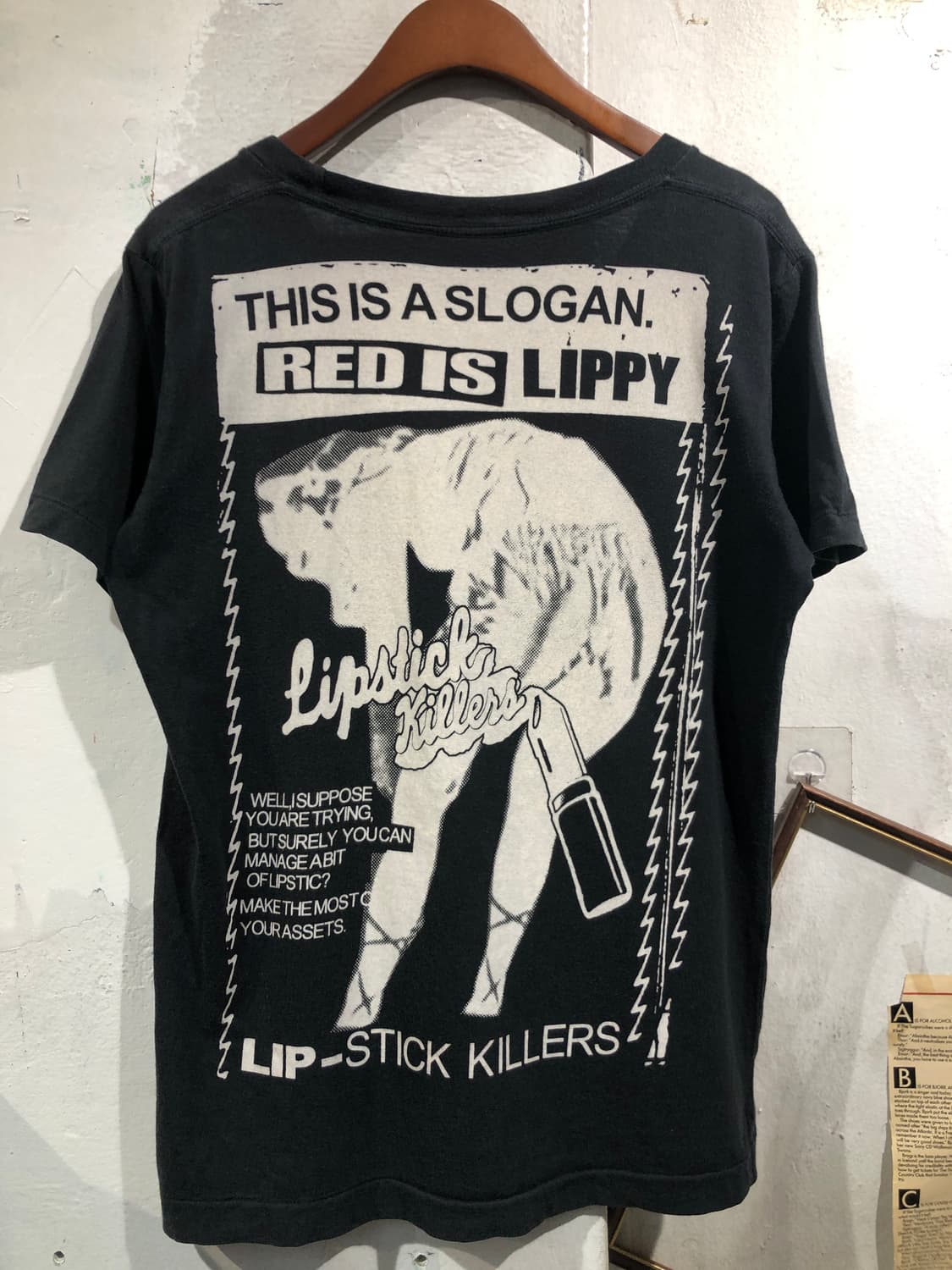 [2426]black red is lippy slogan t-shirt 상품이미지7