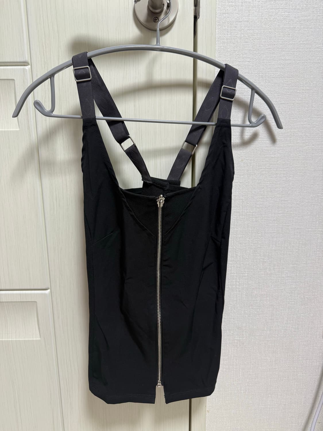 미스치프 스트랩 집업 슬리브리스 상품이미지2