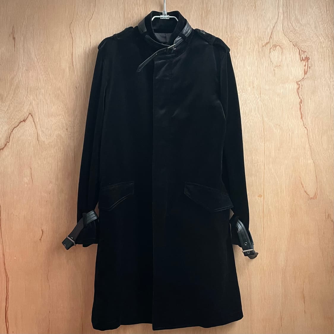 토네이도마트 벨벳 코트 상품이미지4