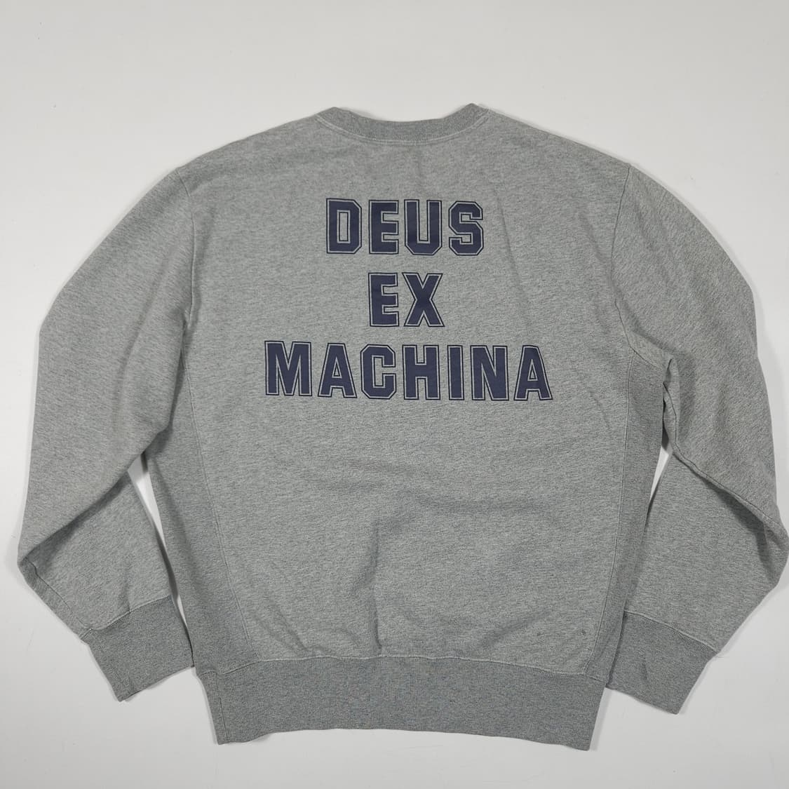 데우스 엑스마키나 그레이 맨투맨  상품이미지1