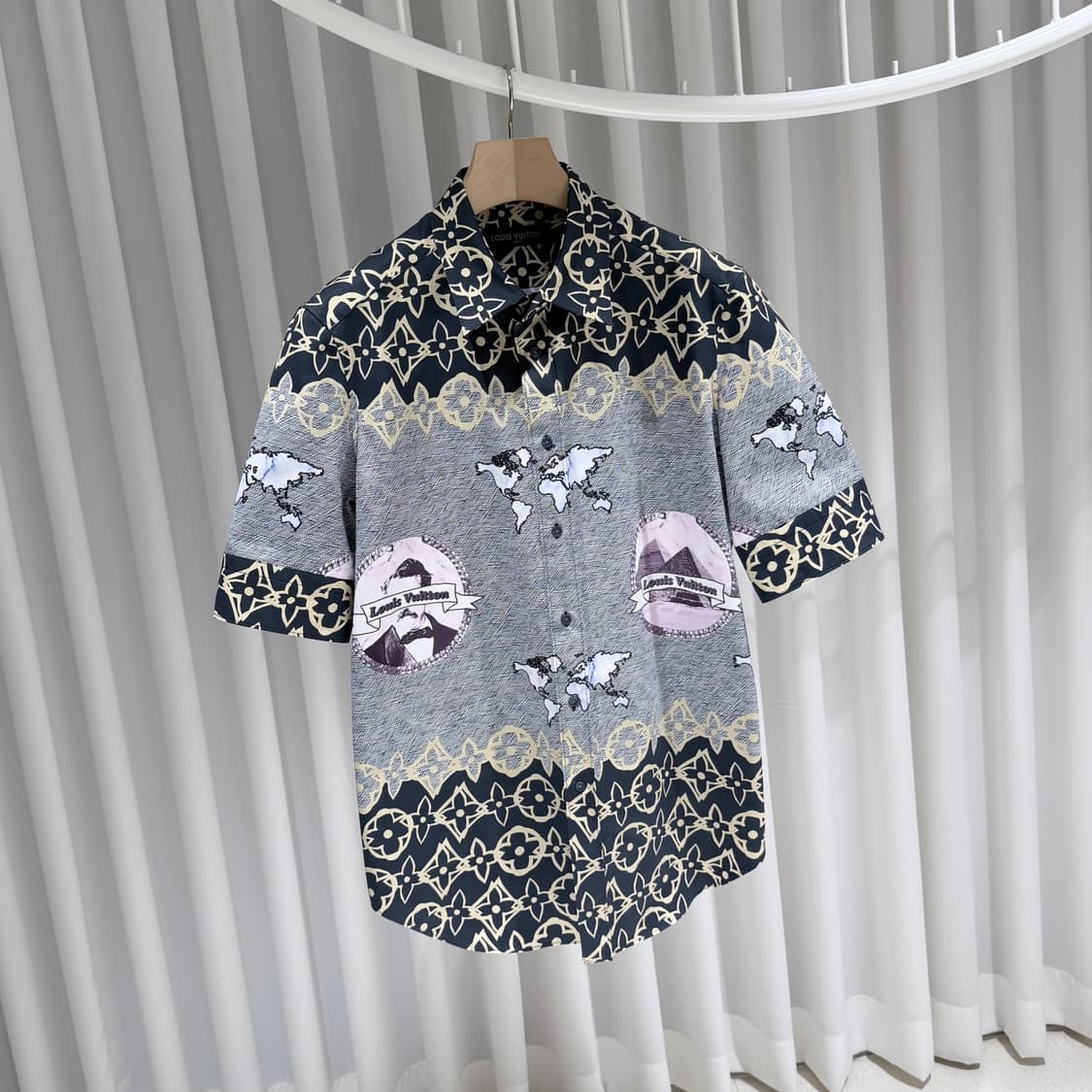(S/XL) / 루이비통 모노그램 왁스 멀티컬러 반팔 셔츠 상품이미지3