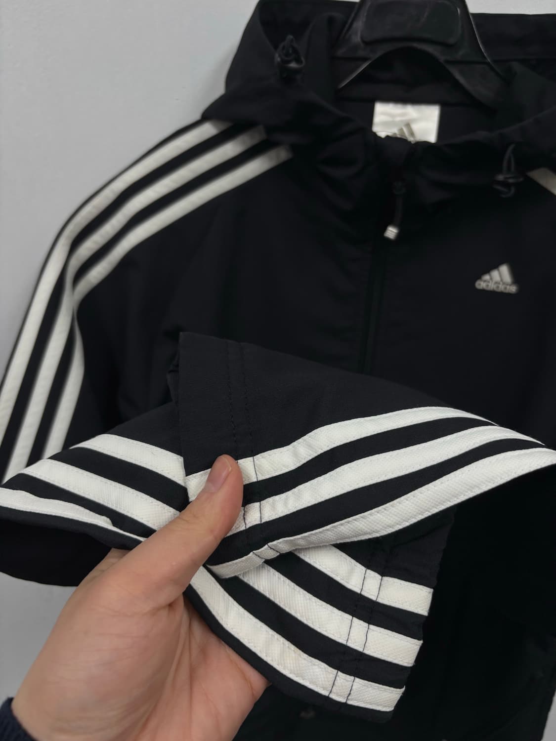 아디다스 우먼 후드 바람막이 상품이미지3