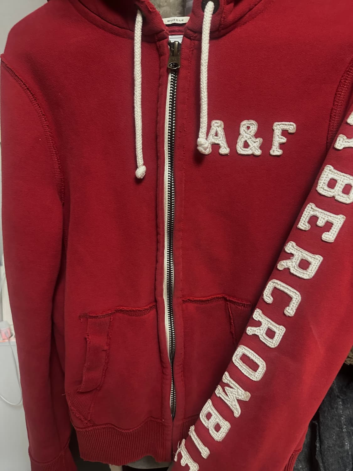 아베크롬비 딥레드 후드집업 판매 상품이미지2