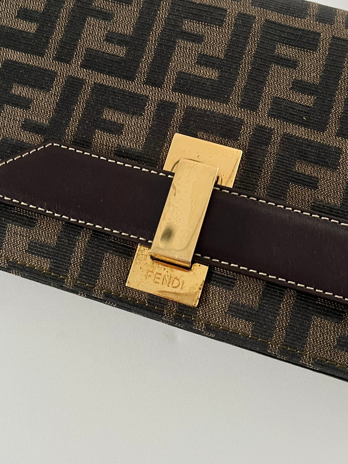 FENDI 펜디 FF 자카드 주카 로고 바게트 숄더백 상품이미지4