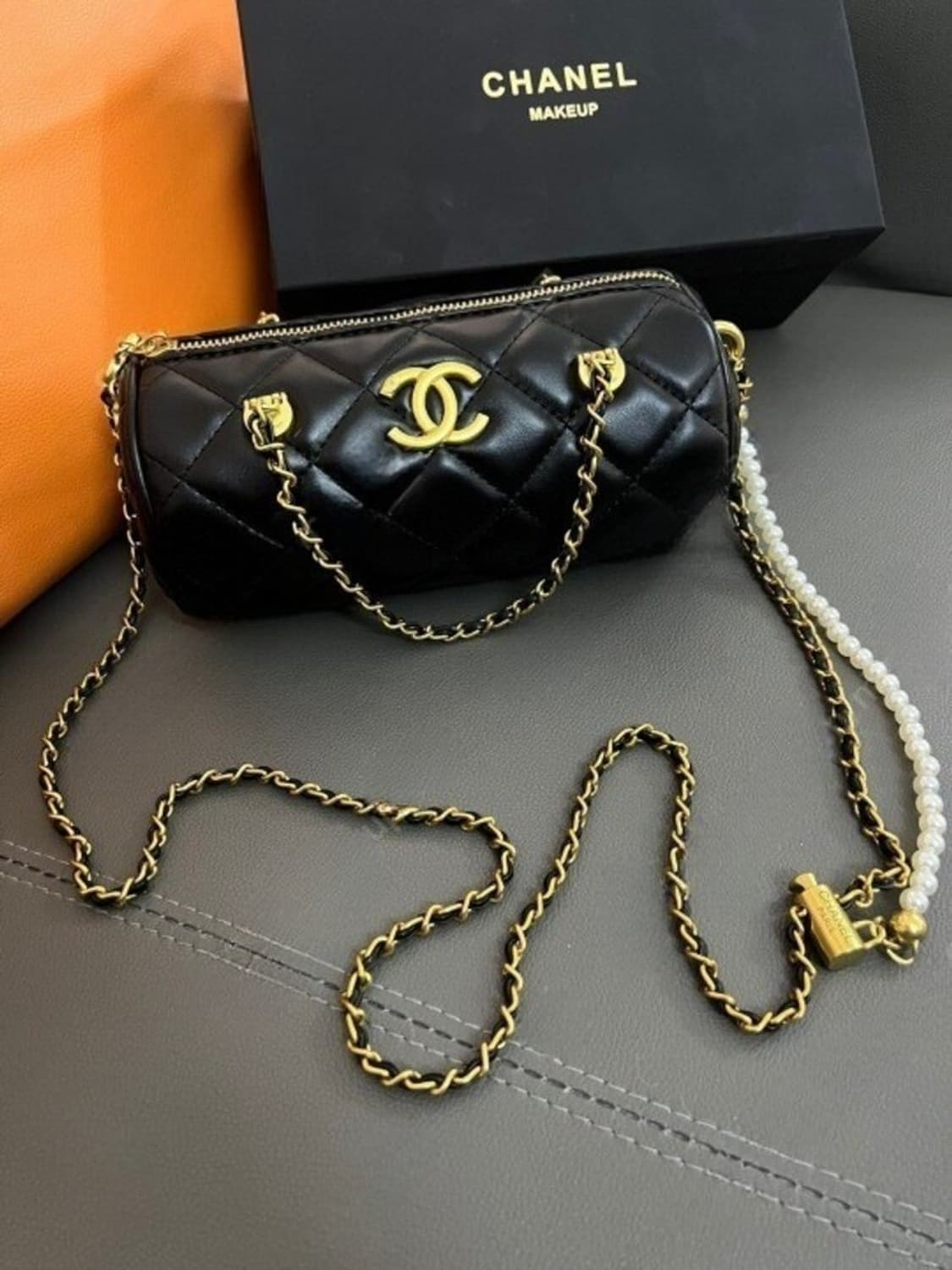 샤넬 뷰티 원형 크로스백 상품이미지1