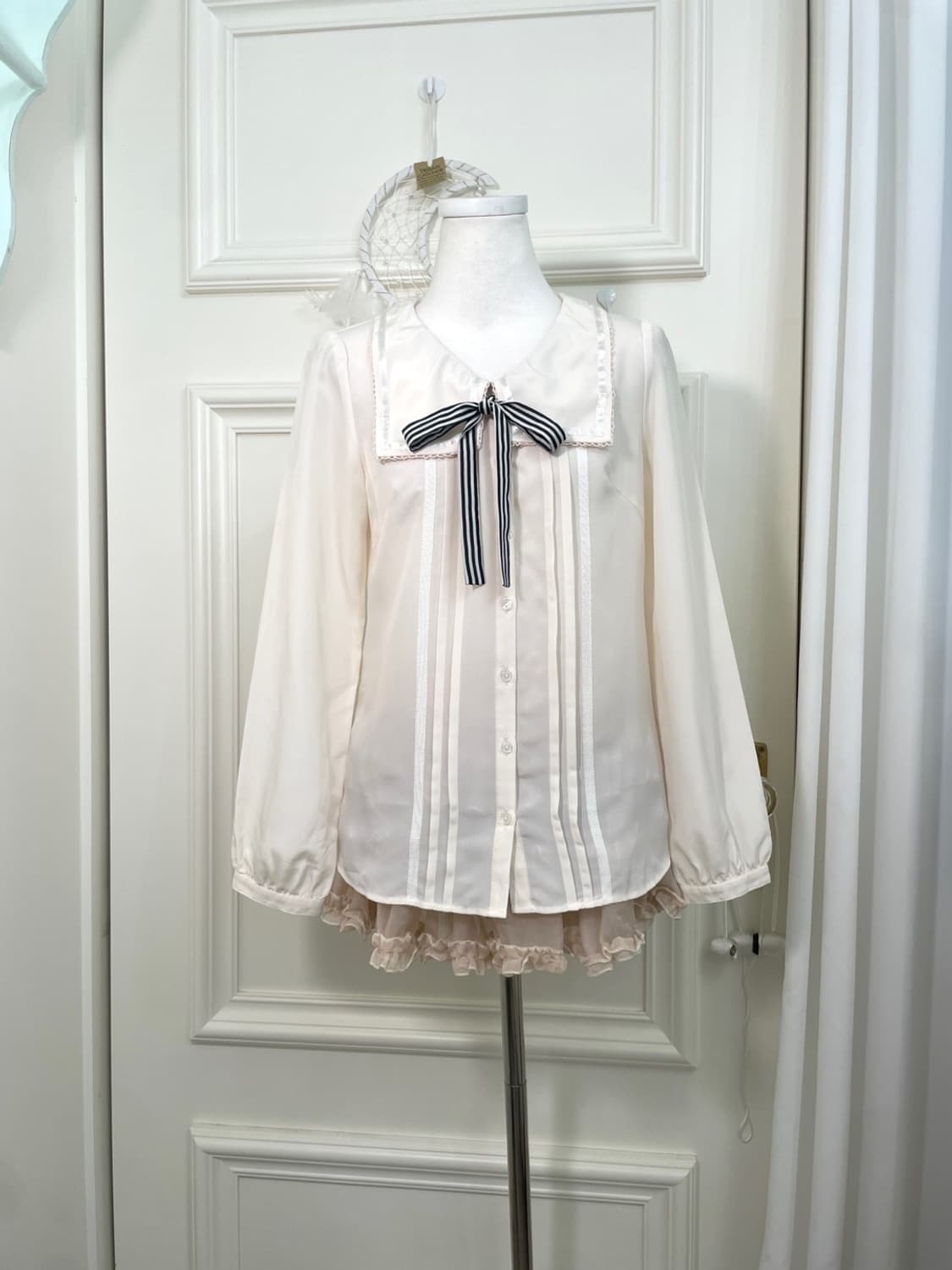 ivory collar bow point blouse 상품이미지1
