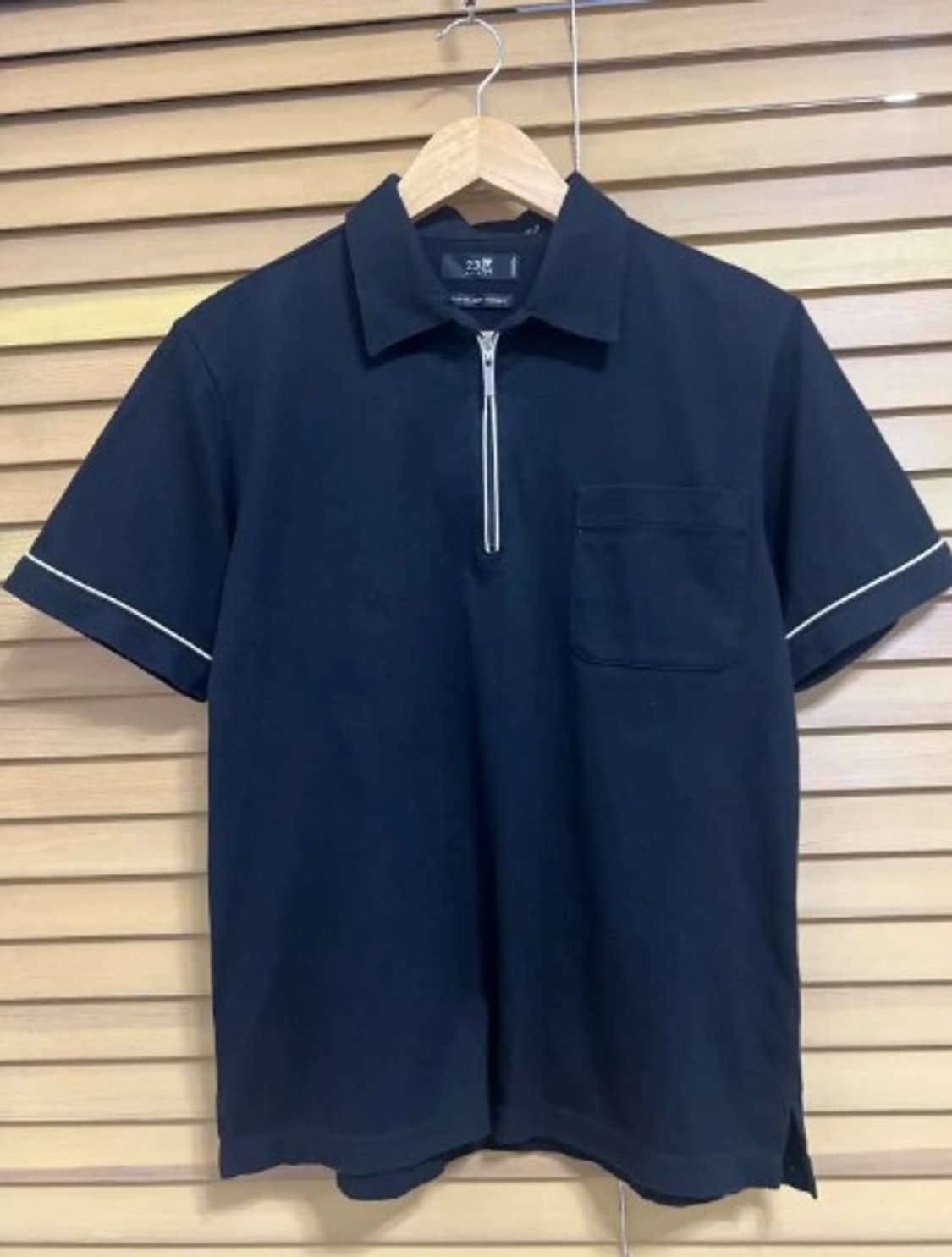 23구 남성 블랙 집업반팔티셔츠 46 상품이미지2