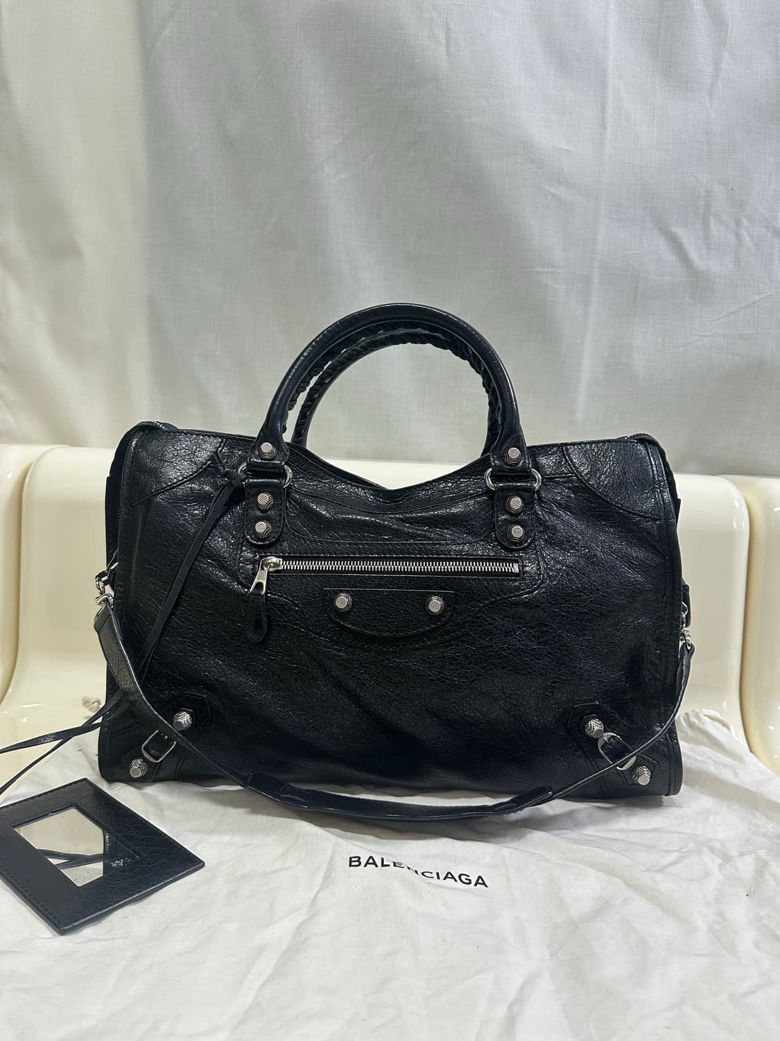 [A+ 정품] 발렌시아가 시티 모터백 미디움 블랙 상품이미지2