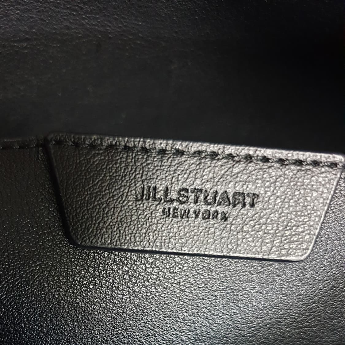 (단종매물) 질스튜어트 소가죽 불륨로고 가로형 숄더 쇼퍼백 블랙 상품이미지7