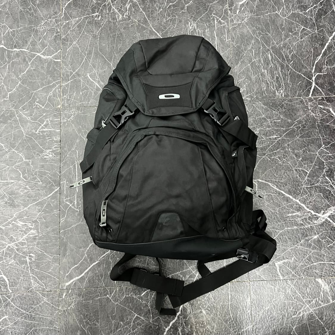 오클리 아이콘로고 택티컬 테크 기어 백팩 상품이미지3