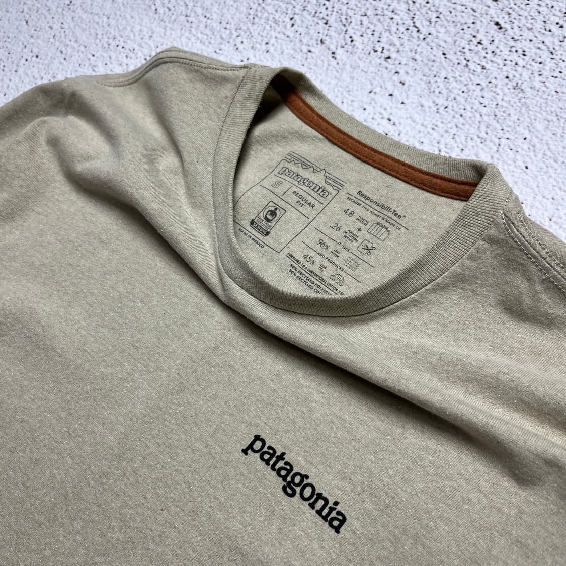 Patagonia Long-Sleeved P-6 Logo Tee 상품이미지2