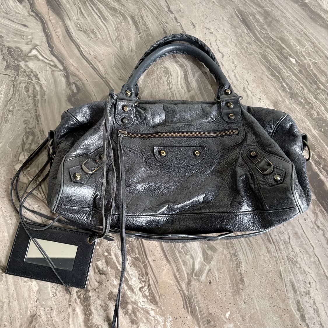 발렌시아가 클래식 퍼스트 모터백 블랙 상품이미지1