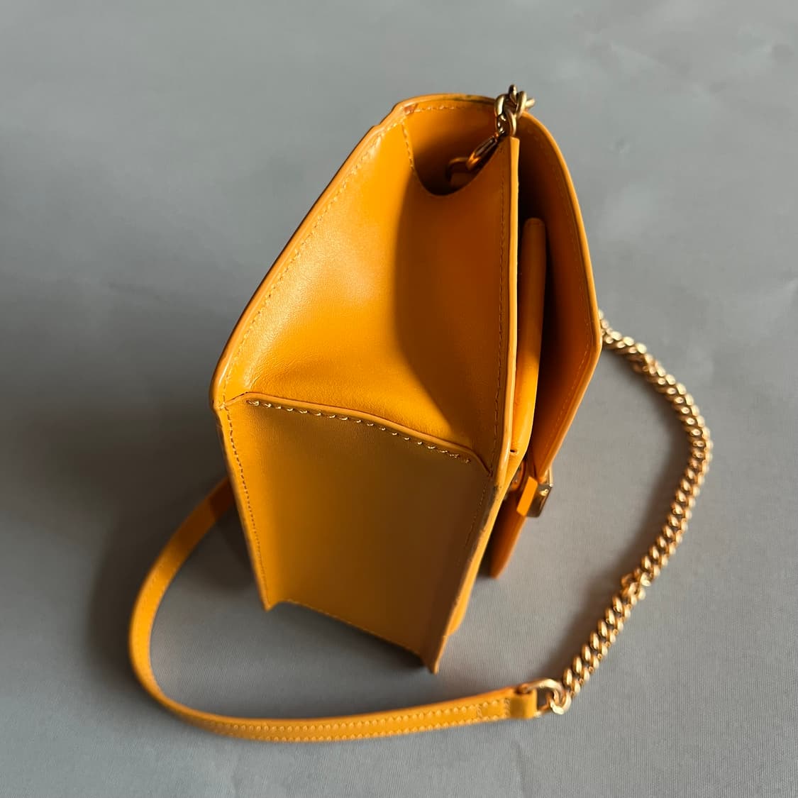 쿠론 벨 미니 크로스백 상품이미지3