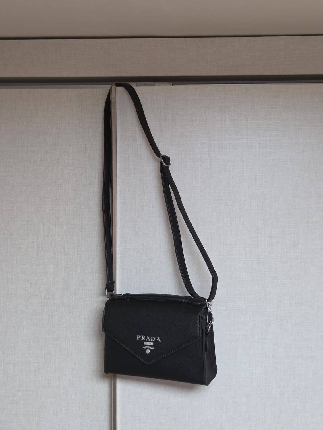 프라다 사피아노 블랙 크로스백 상품이미지2