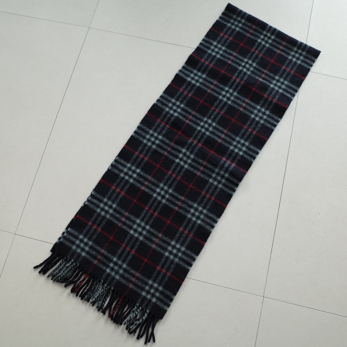 영국 생산 100% 램스울 버버리 체크 네이비 머플러 상품이미지5