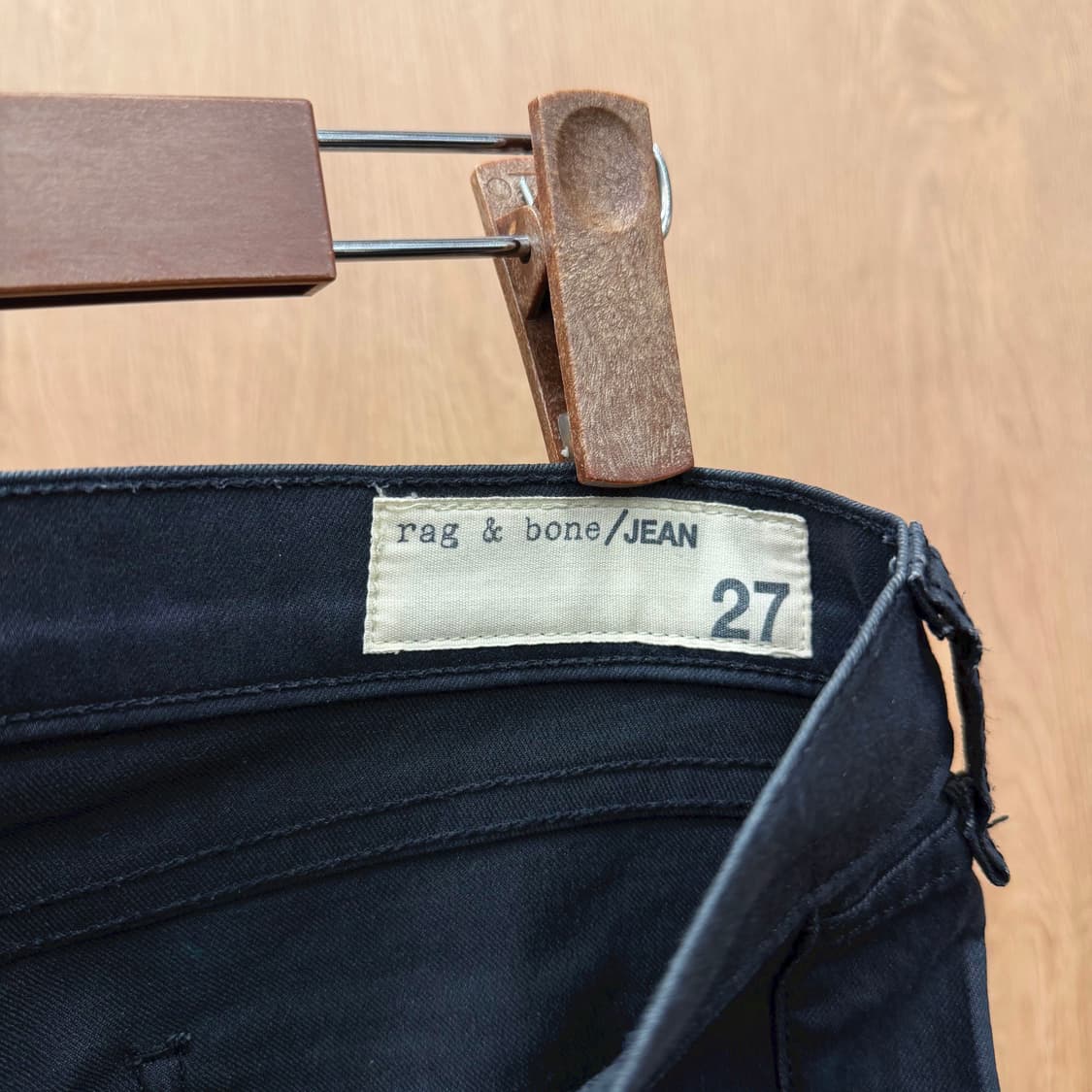 랙앤본 코팅 스키니 팬츠 백 포켓 시그니처 미니 자수 로고 디테일 블랙 상품이미지7