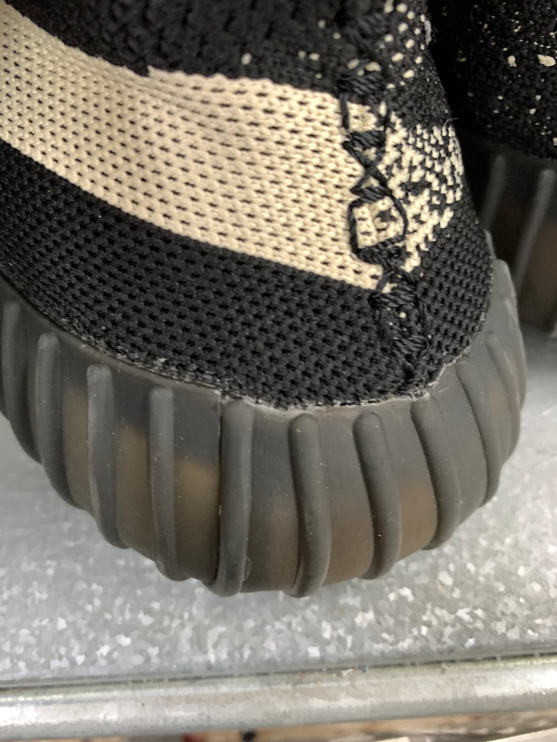 아디다스 이지 부스트 350 V2 코어블랙화이트 255  상품이미지5