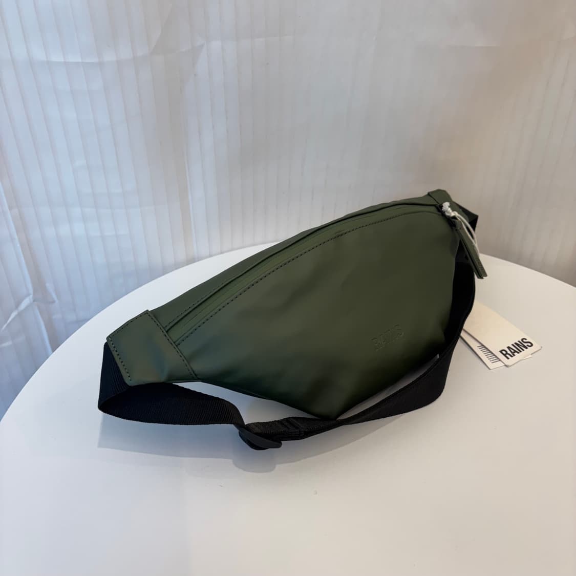정품 Rains 레인스 힙색 크로스백     상품이미지3