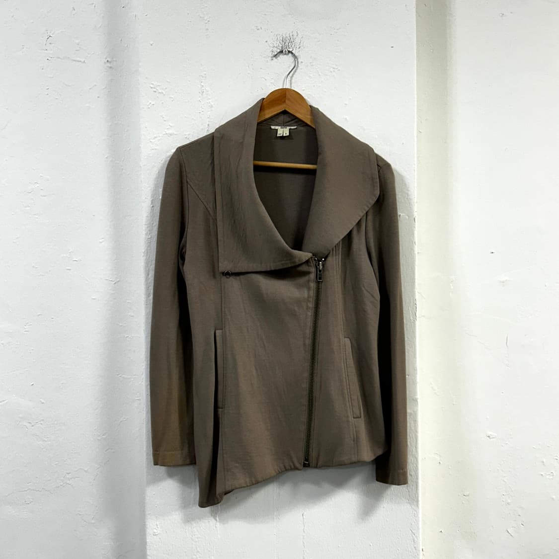 헬무트랭 비대칭 사선 집업 상품이미지4