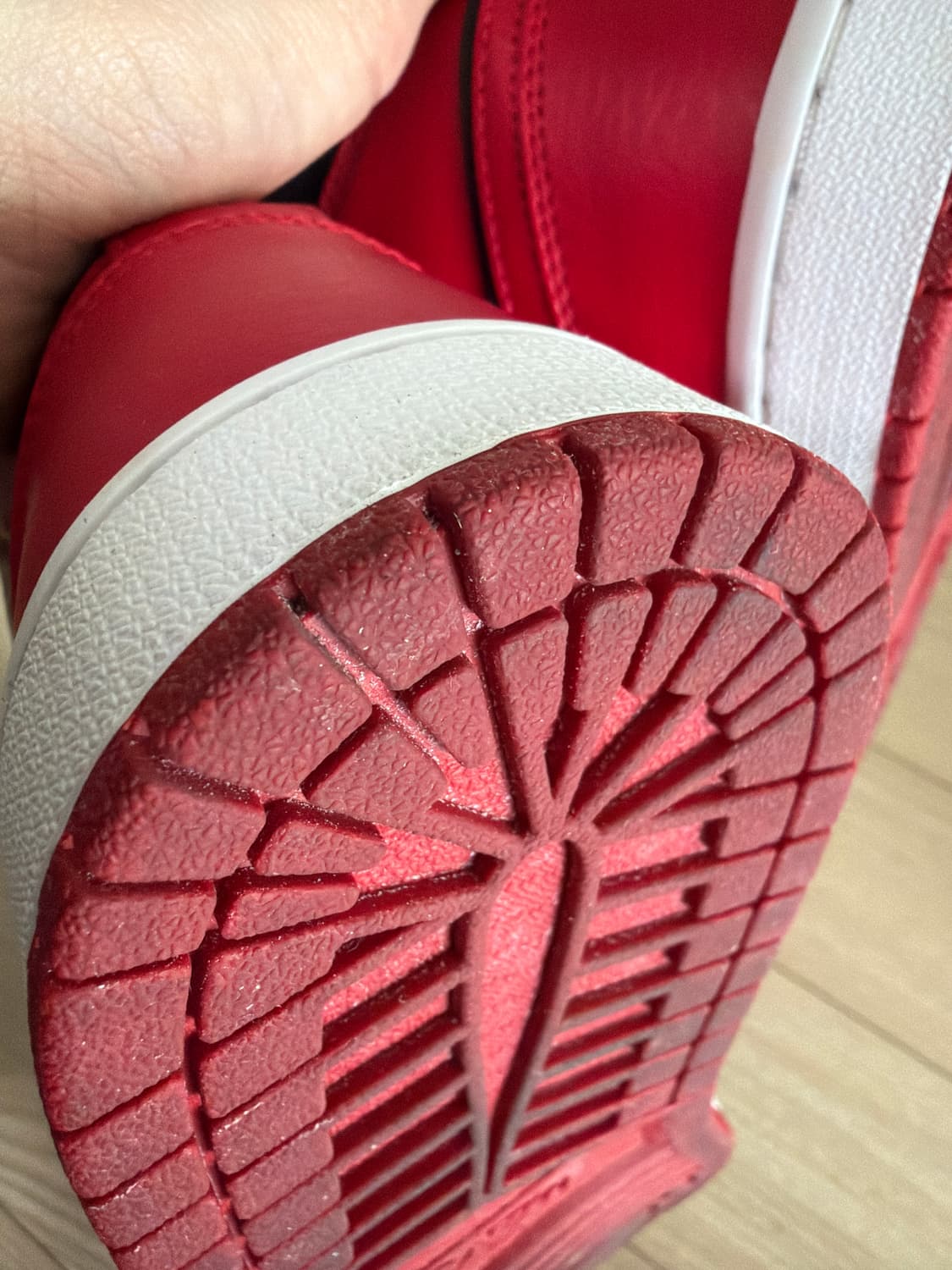 나이키 에어조던1 미드 블랙/짐 레드-화이트 상품이미지5