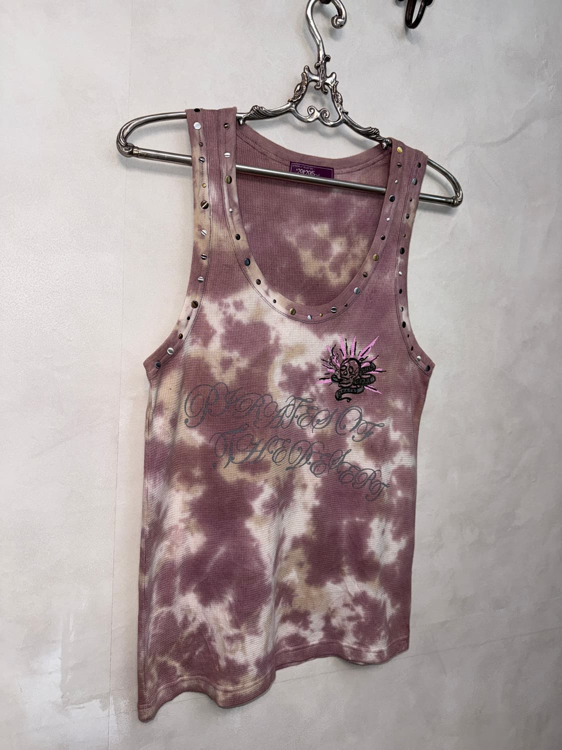 Indi pink tie dye skull lettering 슬리브리스 상품이미지2