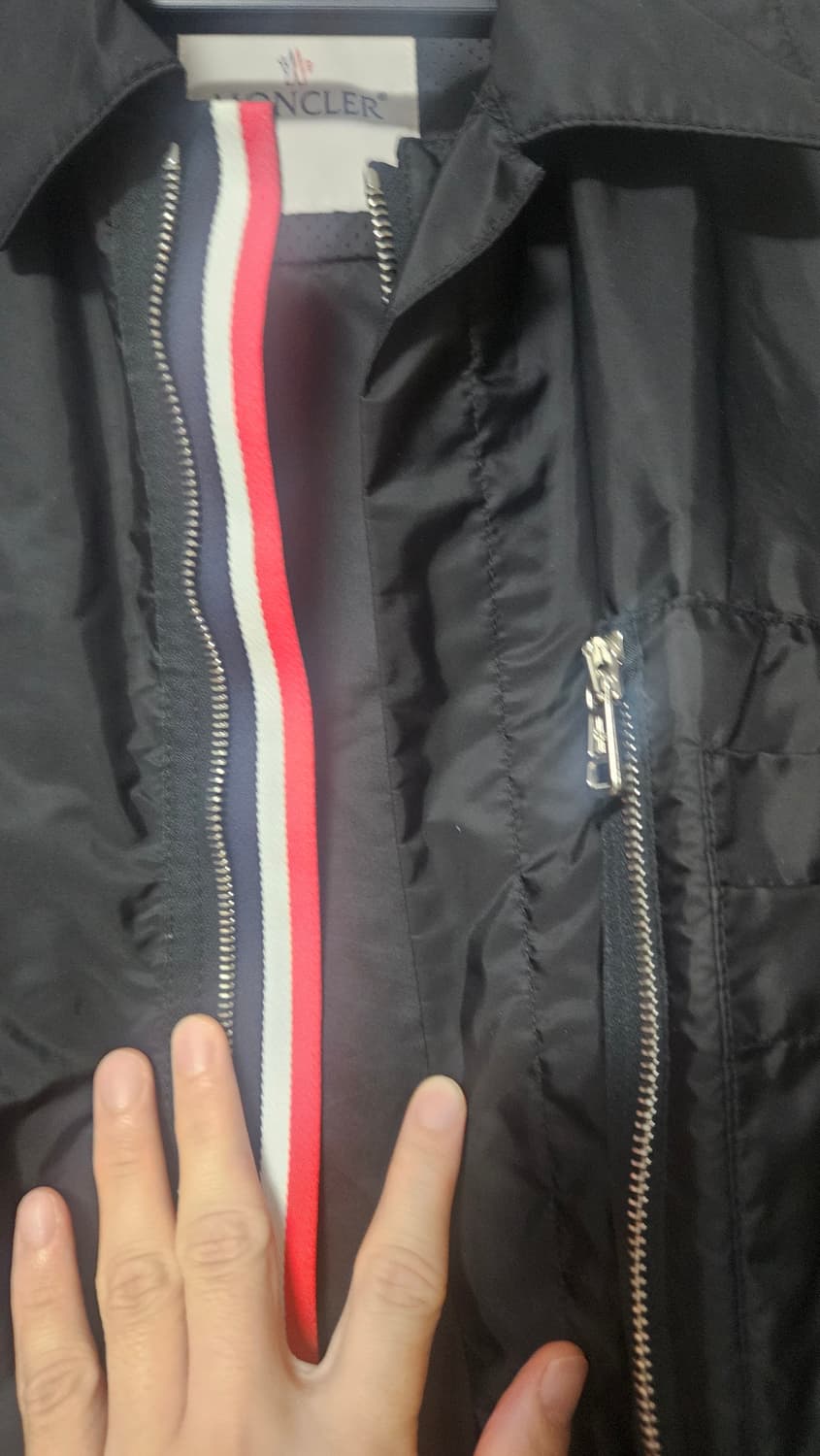 몽클레어 삼선 스트라이프 블랙 바람막이 상품이미지2