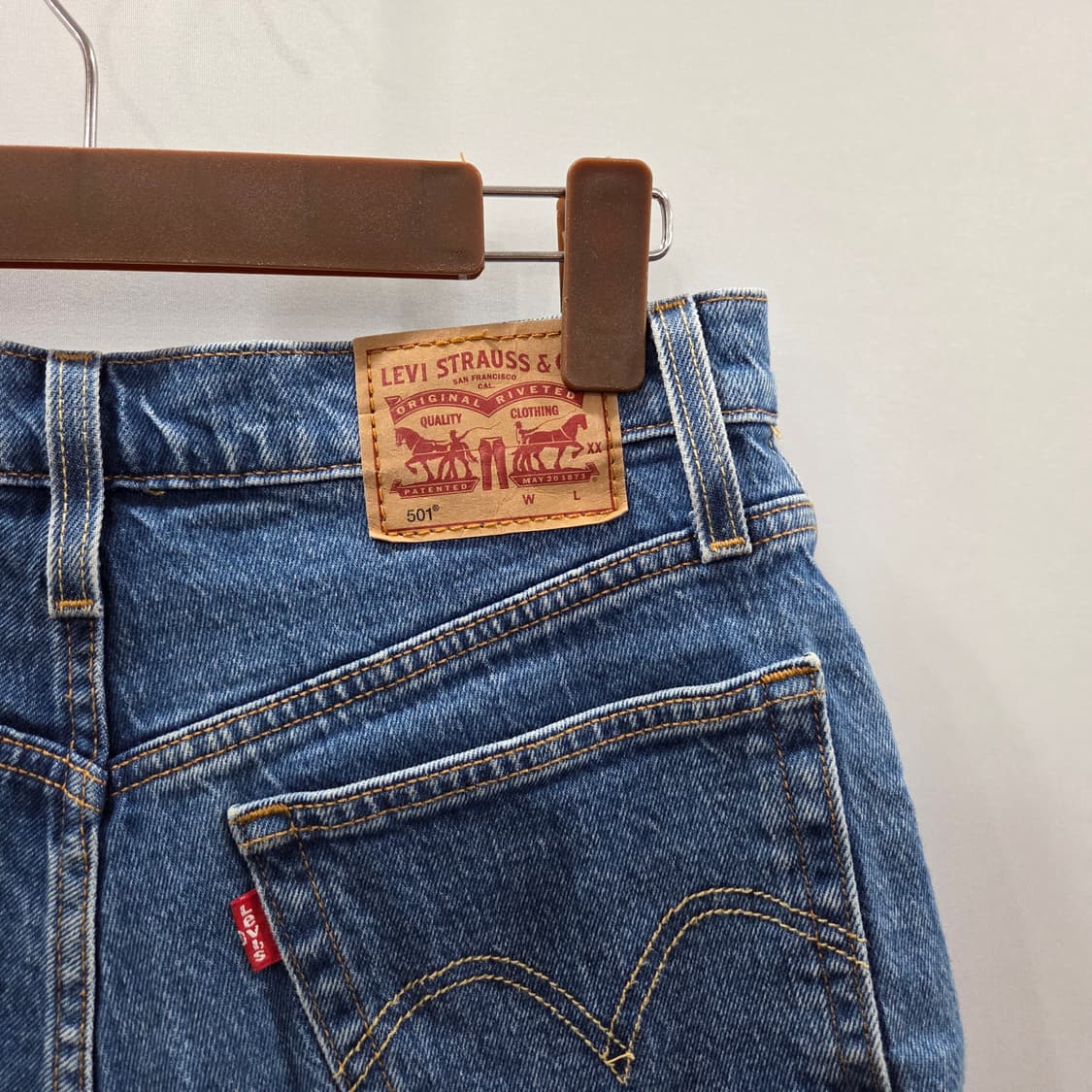 리바이스 501 우먼 핫팬츠 26 상품이미지3