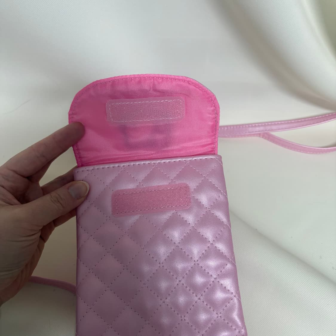 헬로키티 쿠지 핑크 퀼팅 미니 크로스백  상품이미지2