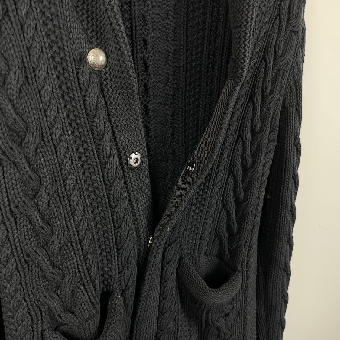 히든 버튼 블랙 꽈배기 니트 가디건 상품이미지4