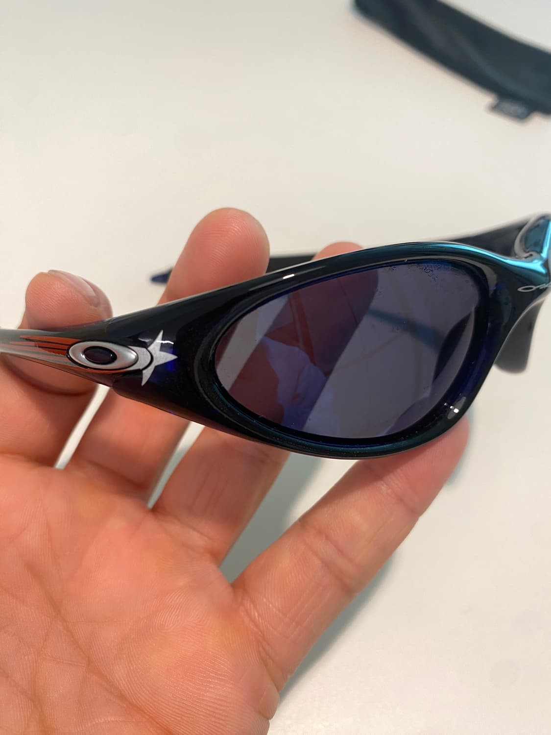 오클리 미뉴트 1.0 슈팅스타 선글라스 상품이미지3