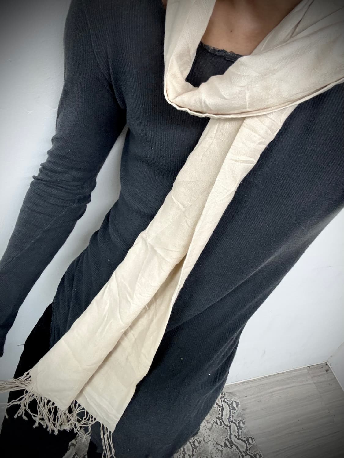 “Vintage” Minimal Ivory Scarf 상품이미지3