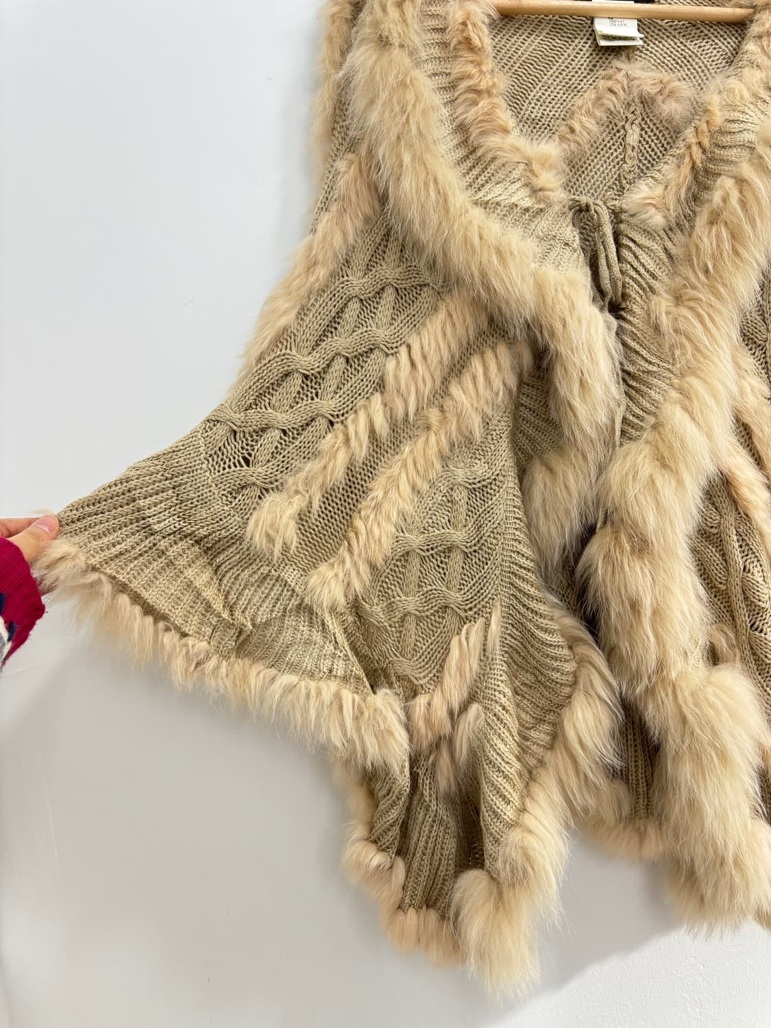 chelsea garb 베이지 퍼케이프 망토 상품이미지8