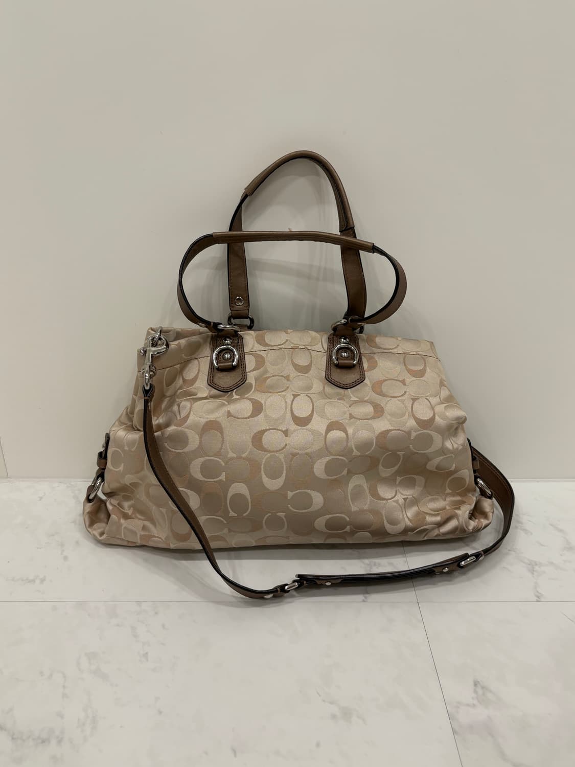 코치 빈티지애슐리시그니처새틴캐리올백 상품이미지3