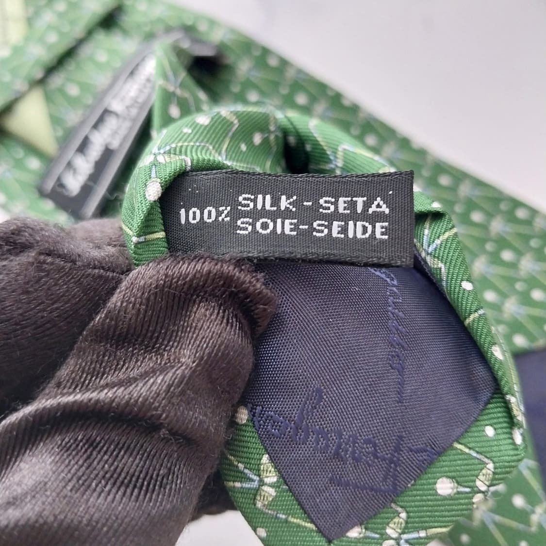 페라가모 실크 그린 골프채 패턴 넥타이 8.6cm A+등급 K1831
 상품이미지9