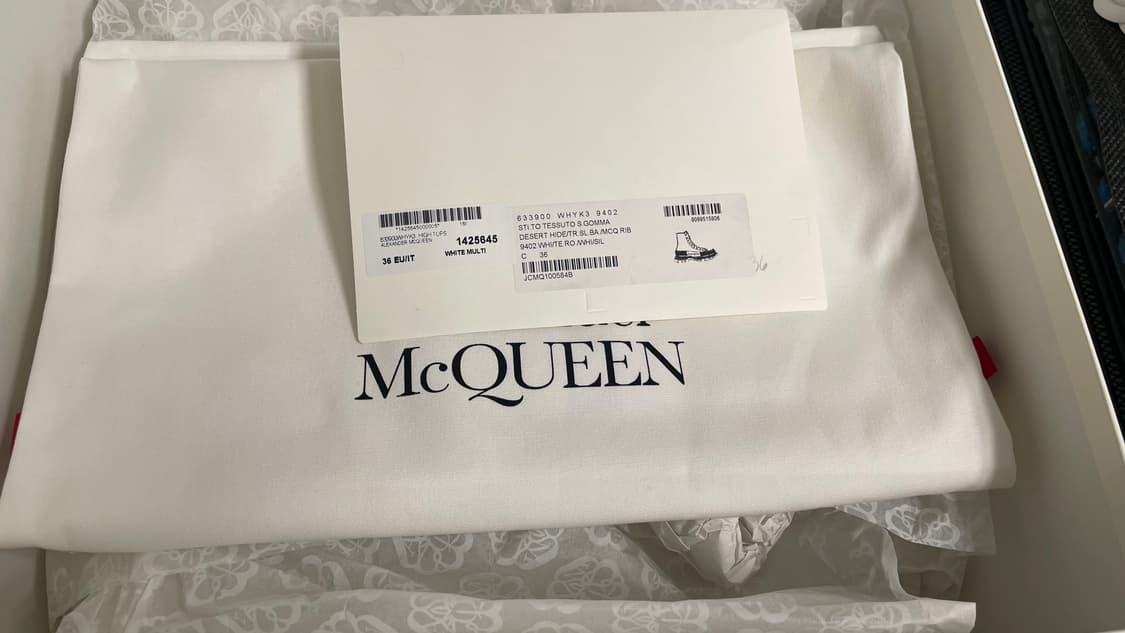 알렉산더 맥퀸 화이트 핑크솔 트레드슬릭 부츠 상품이미지3