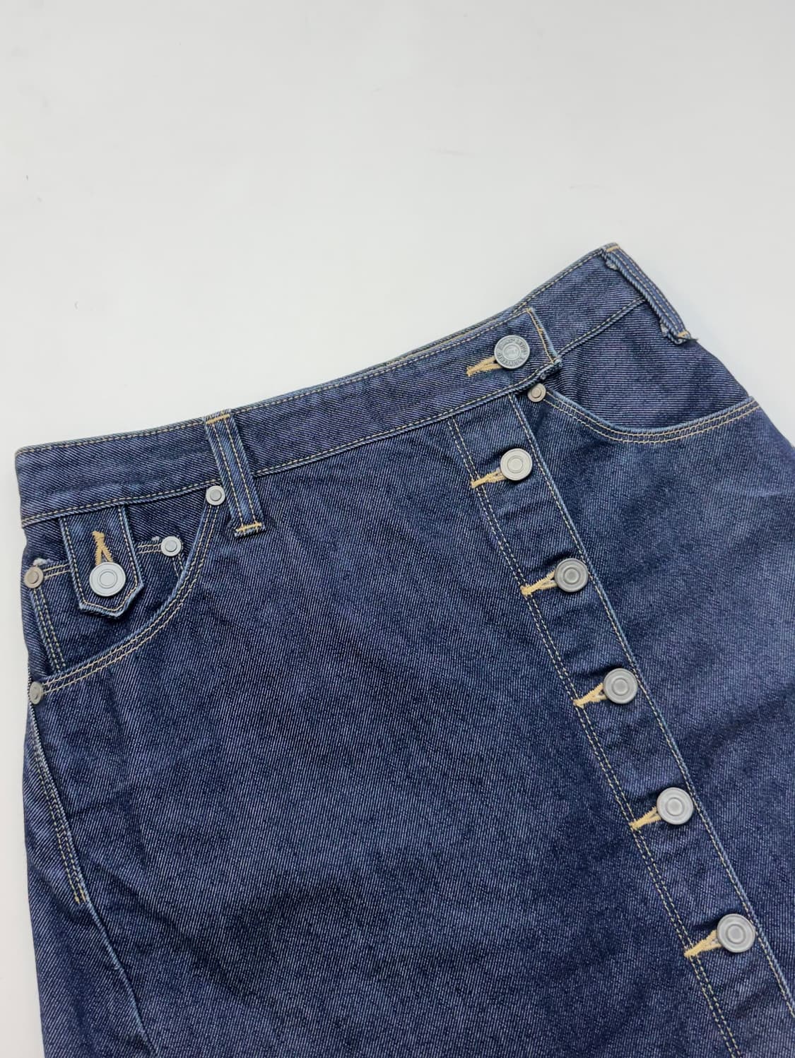 리바이스 엔지니어드진 데님 랩 스커트 상품이미지2