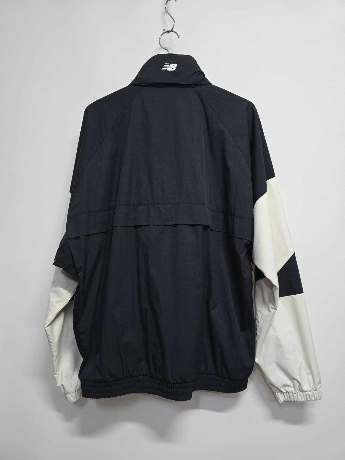 뉴발란스 블랙/화이트 바람막이 자켓 점퍼 상품이미지5