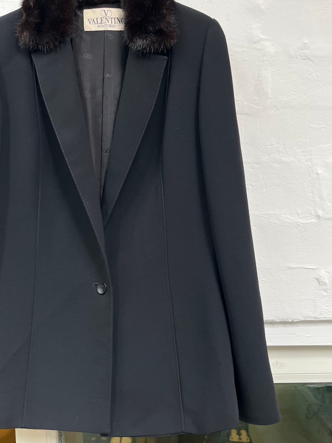Valentino 발렌티노 모피 카라 블랙 자켓 8 상품이미지3
